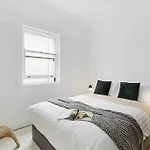 Bondi Beach Breeze - A Bondi Beach Holiday Home
